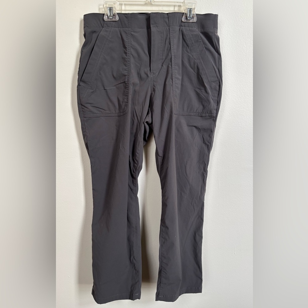 Women’s Eddie Bauer active hiking cropped pants, EUC